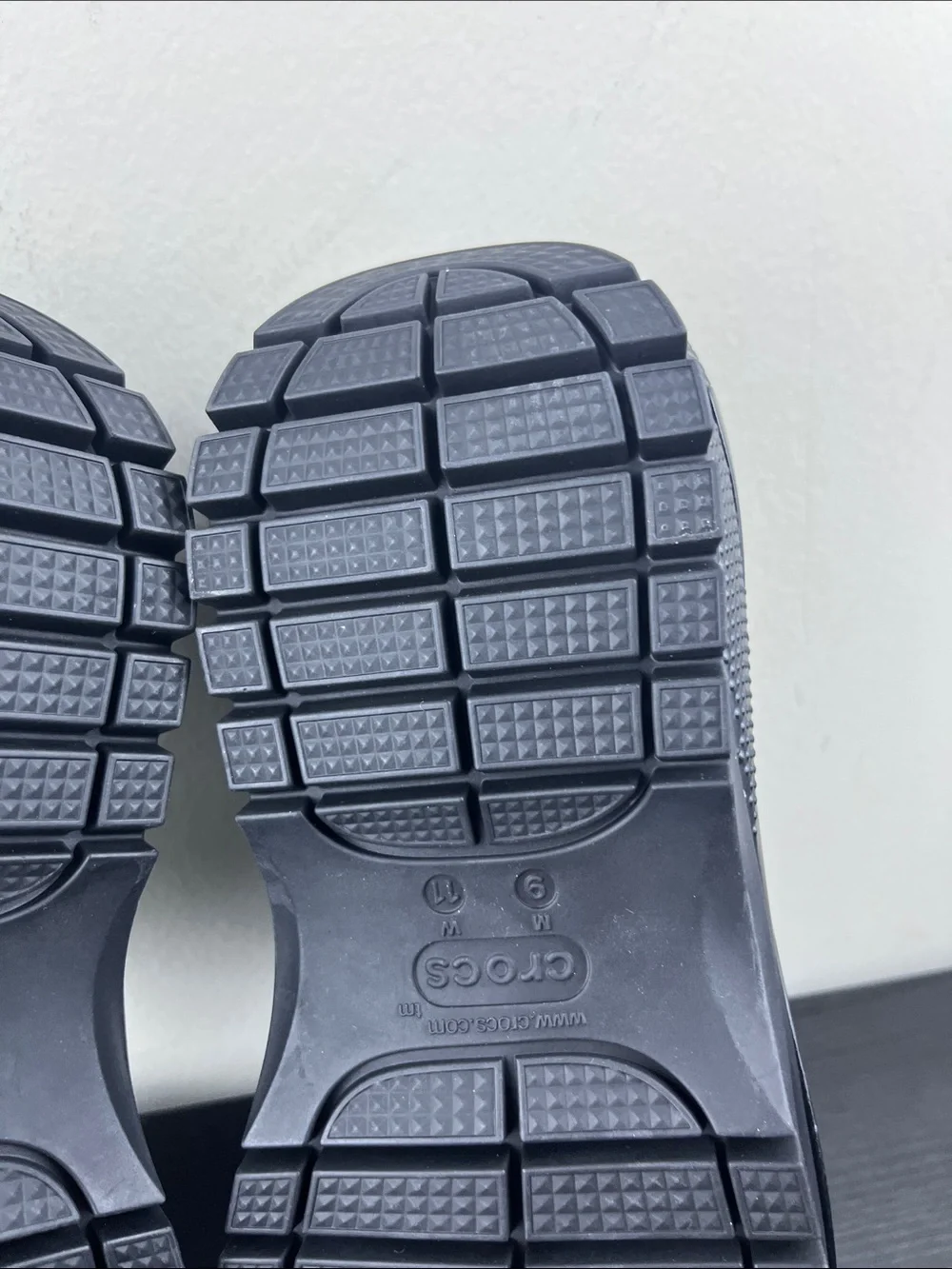 Crocs Mega Crush Women's Size 11 Black Platform Sandals Adjustable Strap Shoes